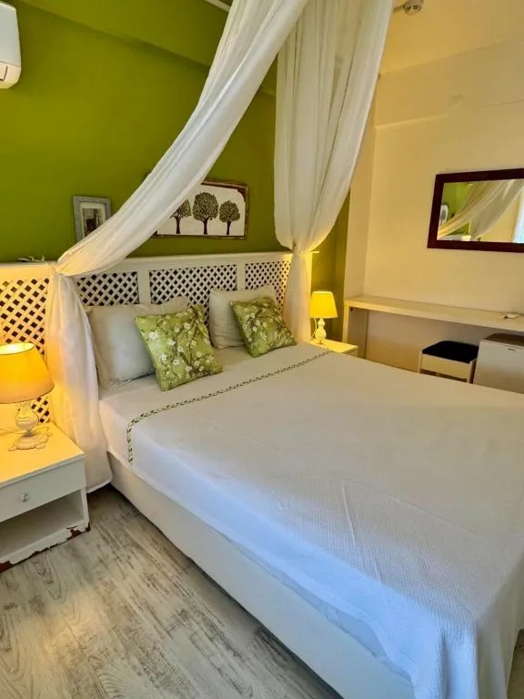 Deluxe Oda-Balkonlu,Bahçe Manzaralı,Balkonlu