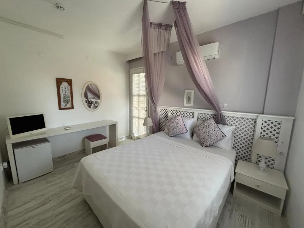Deluxe Oda-Balkonlu,Bahçe Manzaralı,Balkonlu