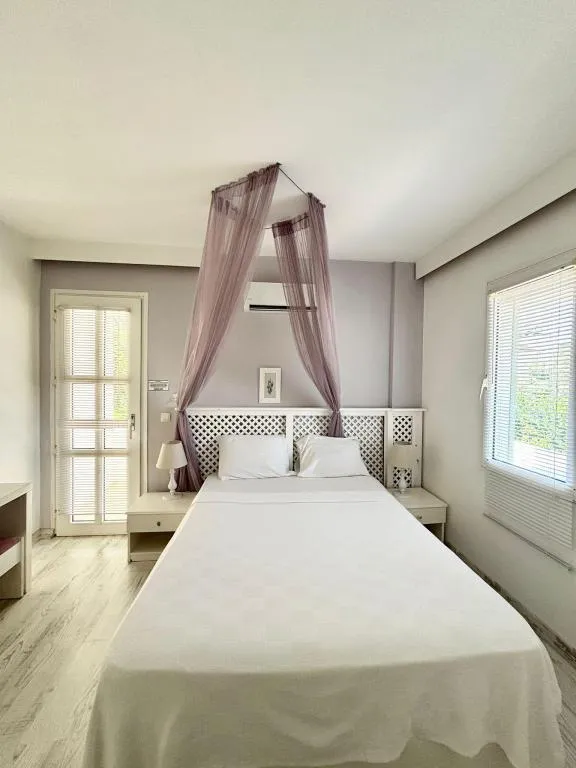 Deluxe Oda-Balkonlu,Bahçe Manzaralı,Balkonlu