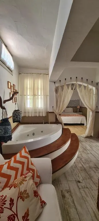 Jakuzili Suit Oda,Bahçe Manzaralı,Jakuzili