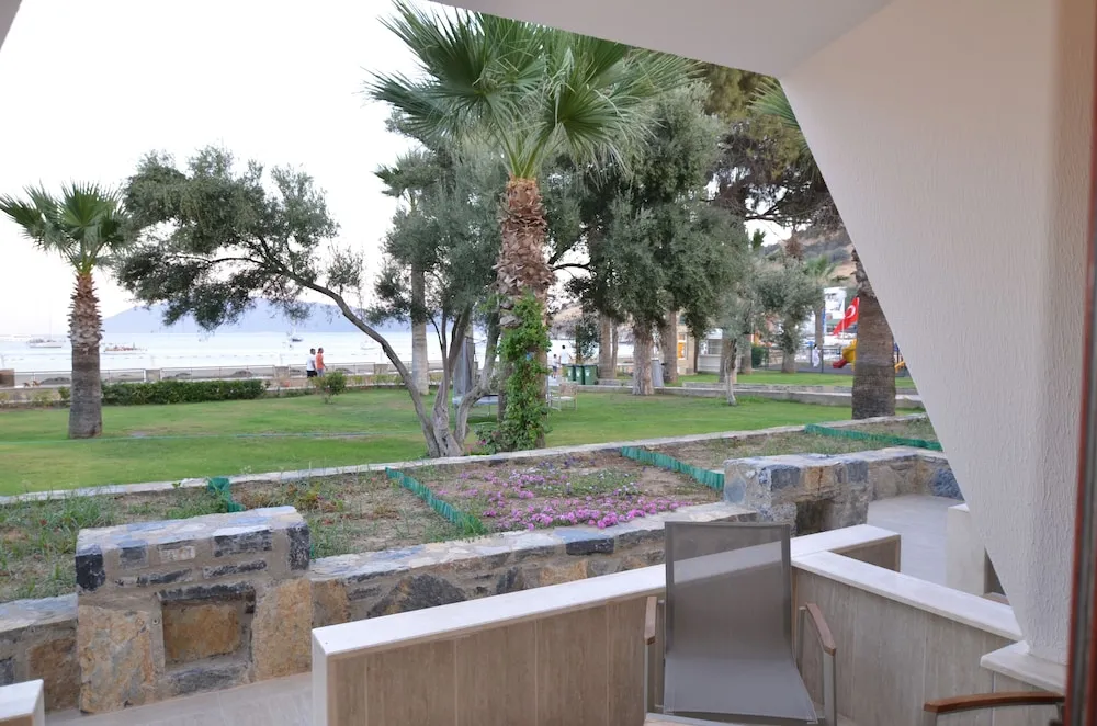 Deluxe Garden Room