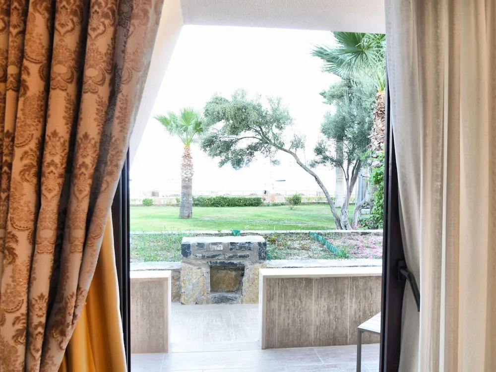 Deluxe Garden Room