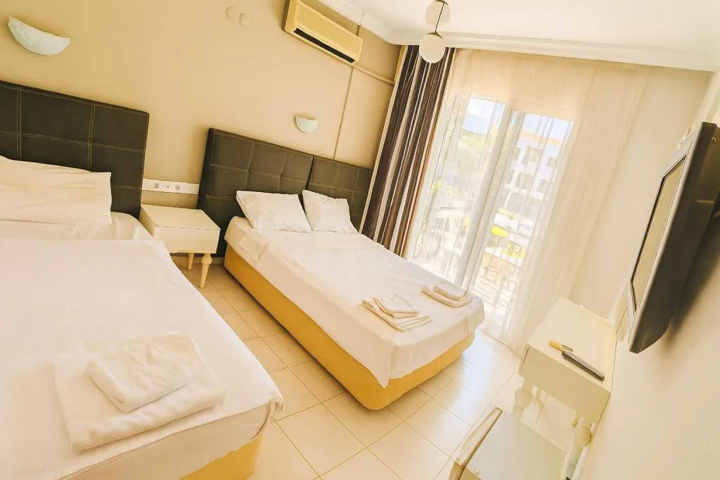 Triple,Şehir Manzaralı
