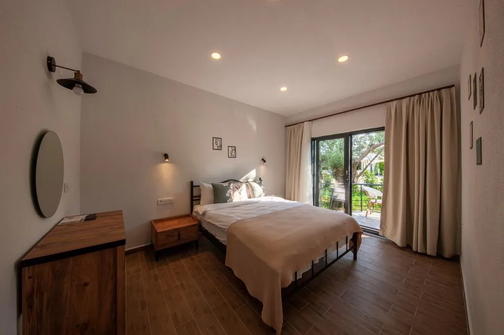 Deluxe Suit 1+1 Oda,Bahçe Manzaralı,Balkonlu