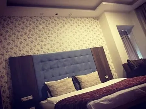 Tek Kişilik,Şehir Manzaralı