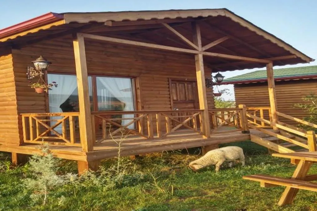Çift Kişilik,Göl Manzaralı