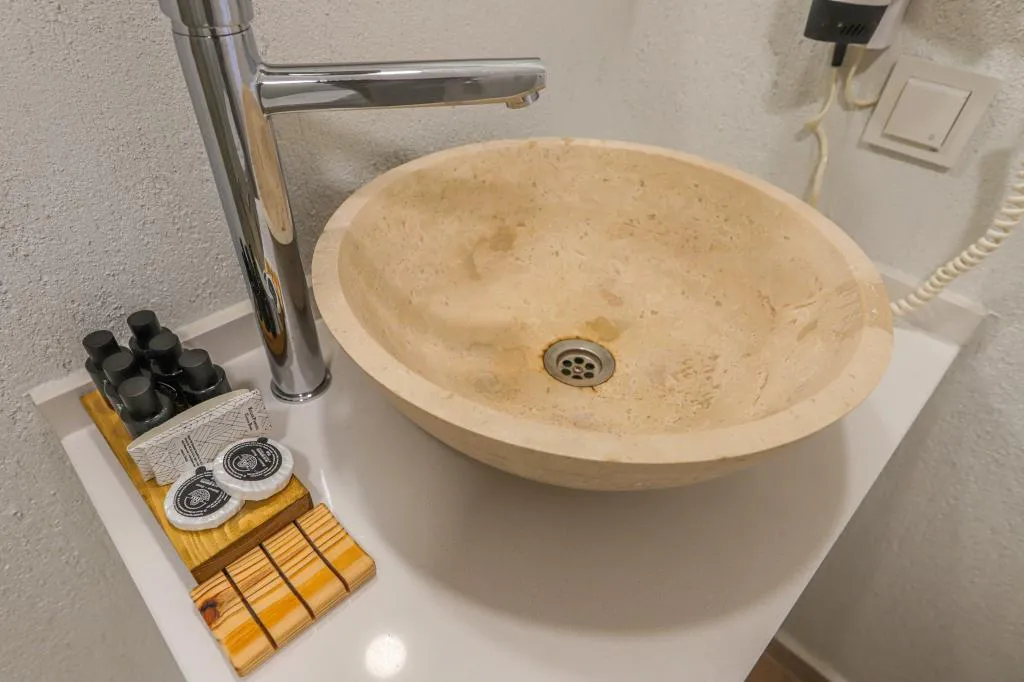 Deluxe Plus Oda