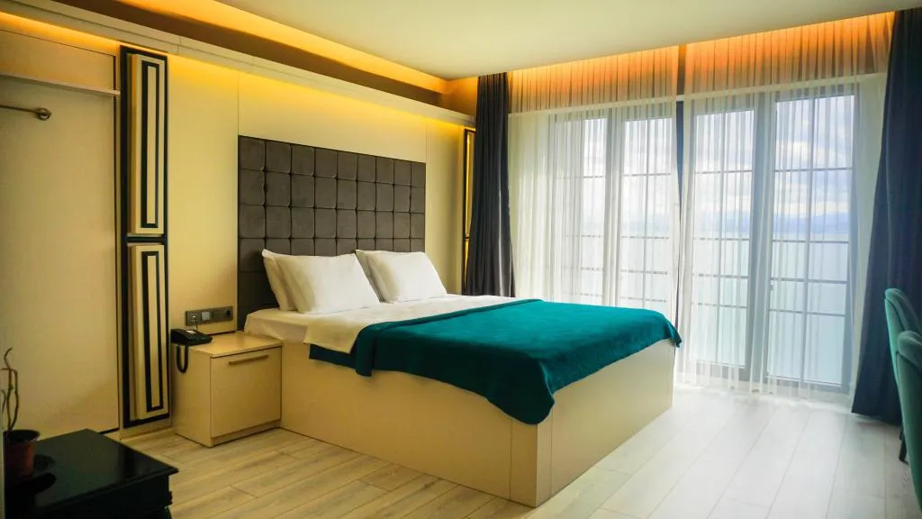 Triple,Deniz Manzaralı,Bir Büyük ve Bir Tek Kişilik Yataklı
