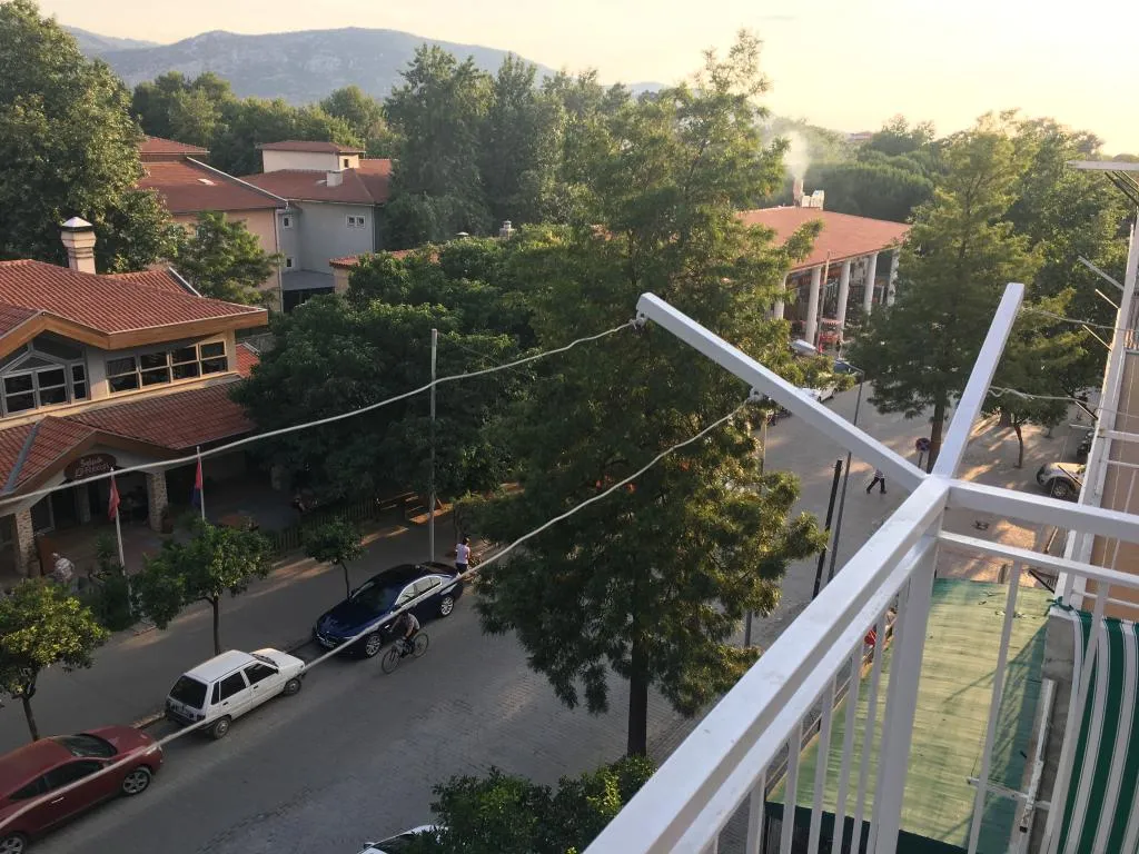 Çift Kişilik,Şehir Manzaralı