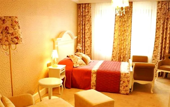 Çift Kişilik,Şehir Manzaralı
