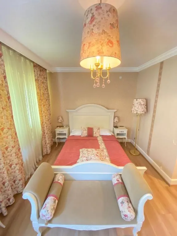 Çift Kişilik,Şehir Manzaralı