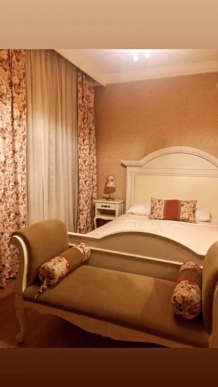 Çift Kişilik,Şehir Manzaralı