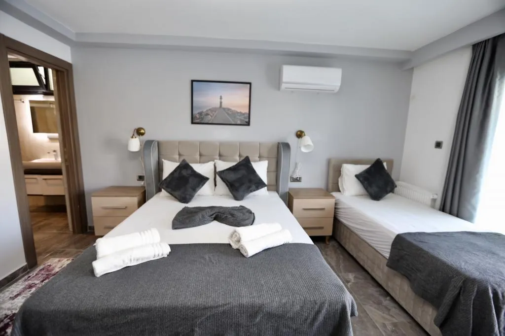 Triple,Havuz Manzaralı,Balkonlu