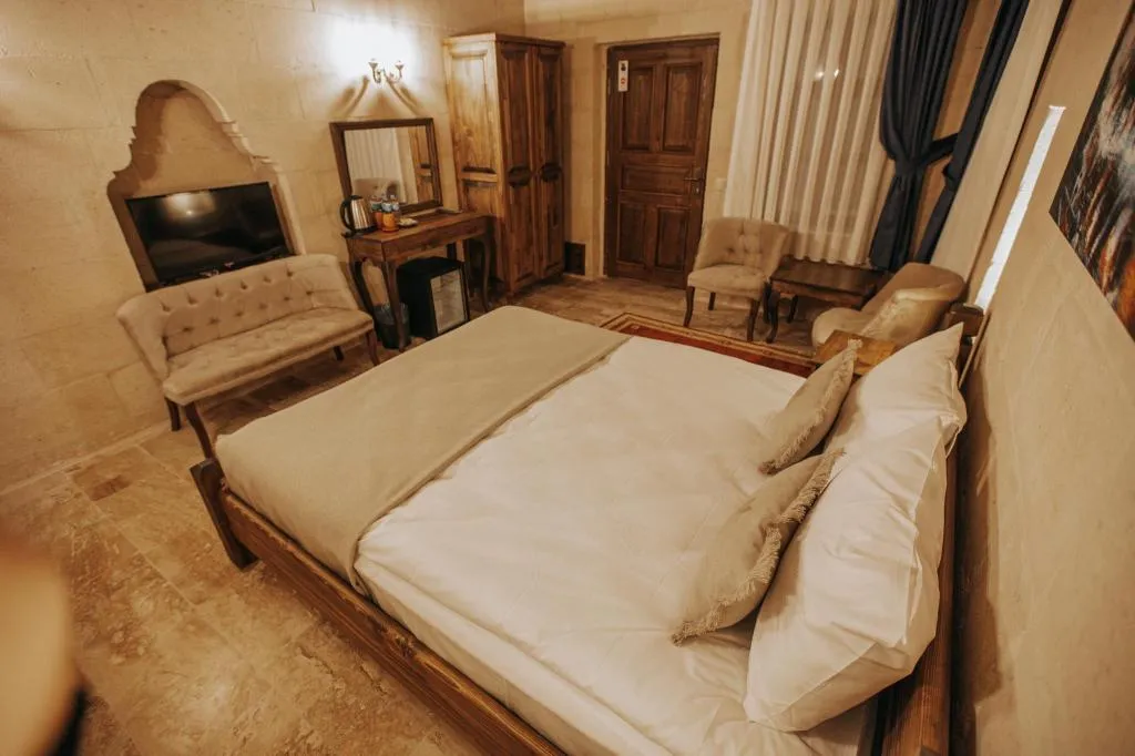 107 Superıor Stone Room