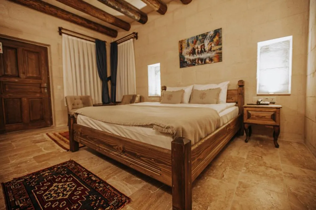 107 Superıor Stone Room