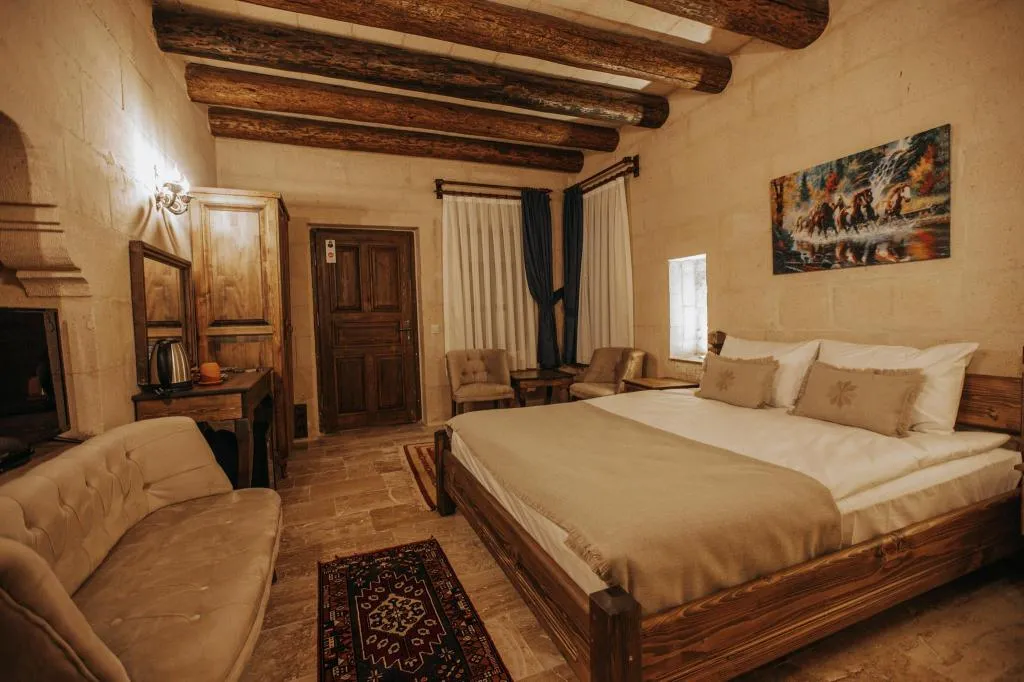 107 Superıor Stone Room