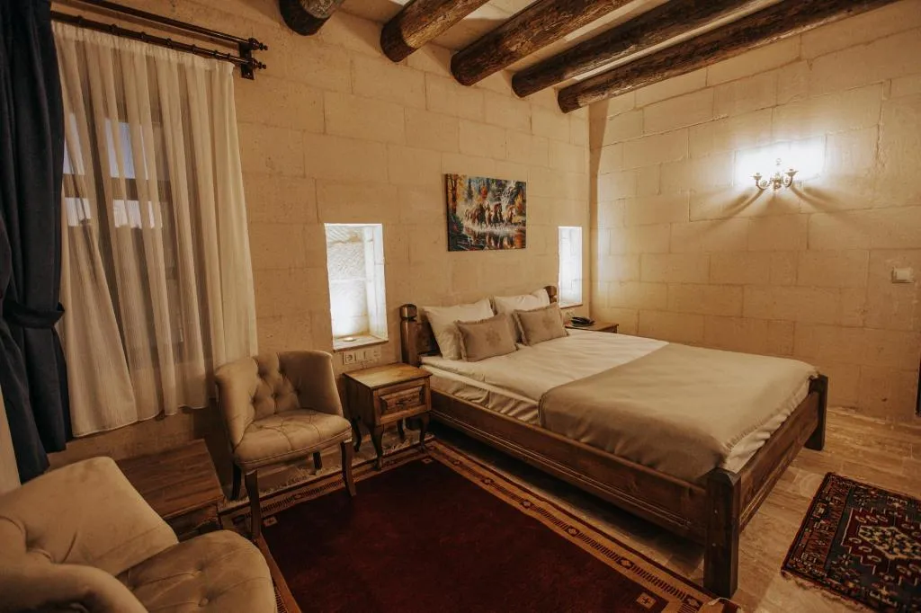 107 Superıor Stone Room