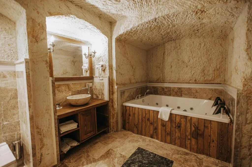 102 Dublex Cave Room