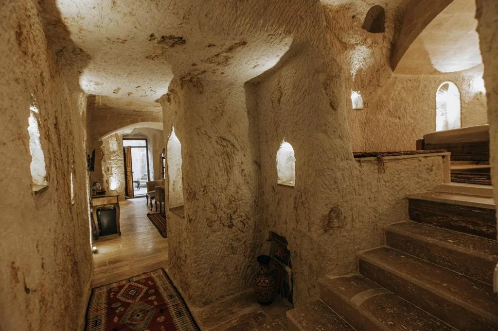 102 Dublex Cave Room