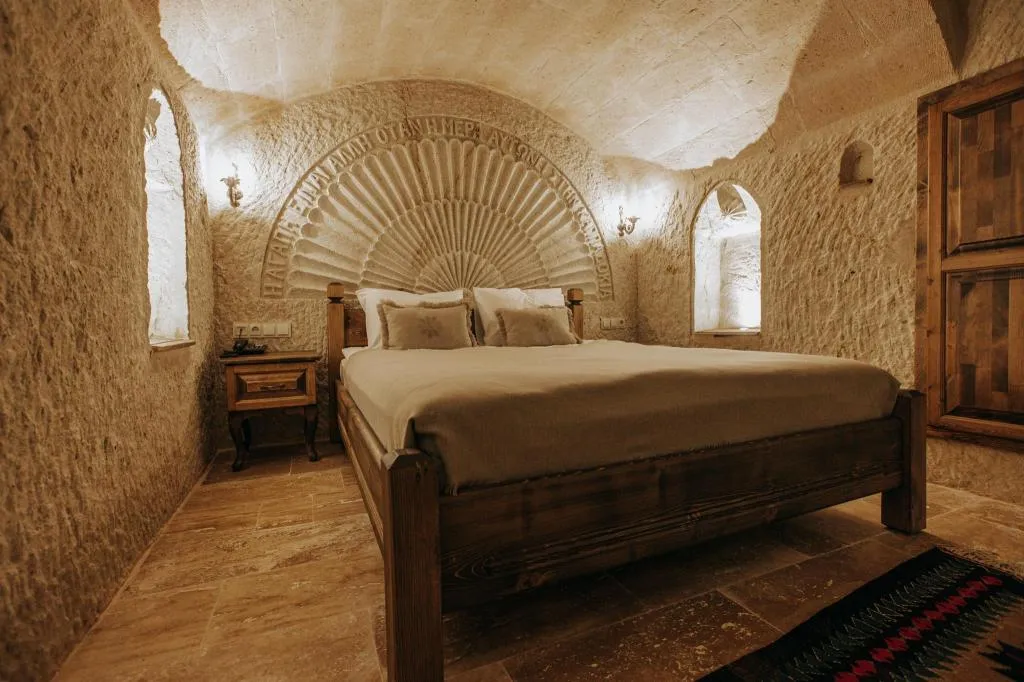 102 Dublex Cave Room