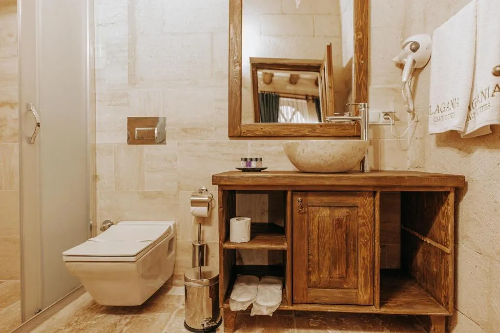 106 Deluxe Stone Room