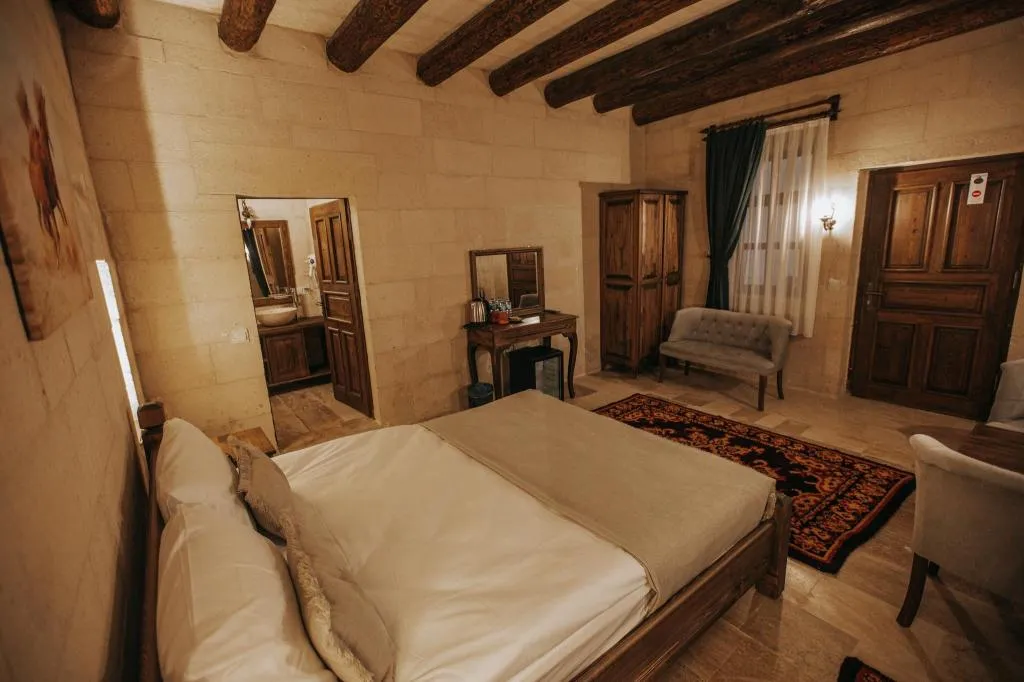 106 Deluxe Stone Room