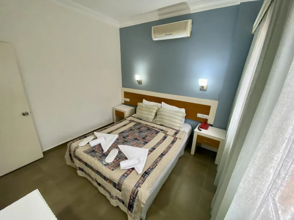 Suite,Kara ve Havuz Manzaralı,2. Kat