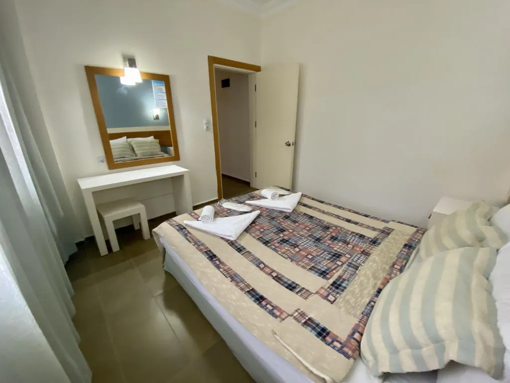 Suite,Kara ve Havuz Manzaralı,2. Kat