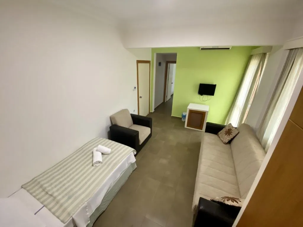 Suite,Kara ve Havuz Manzaralı,2. Kat