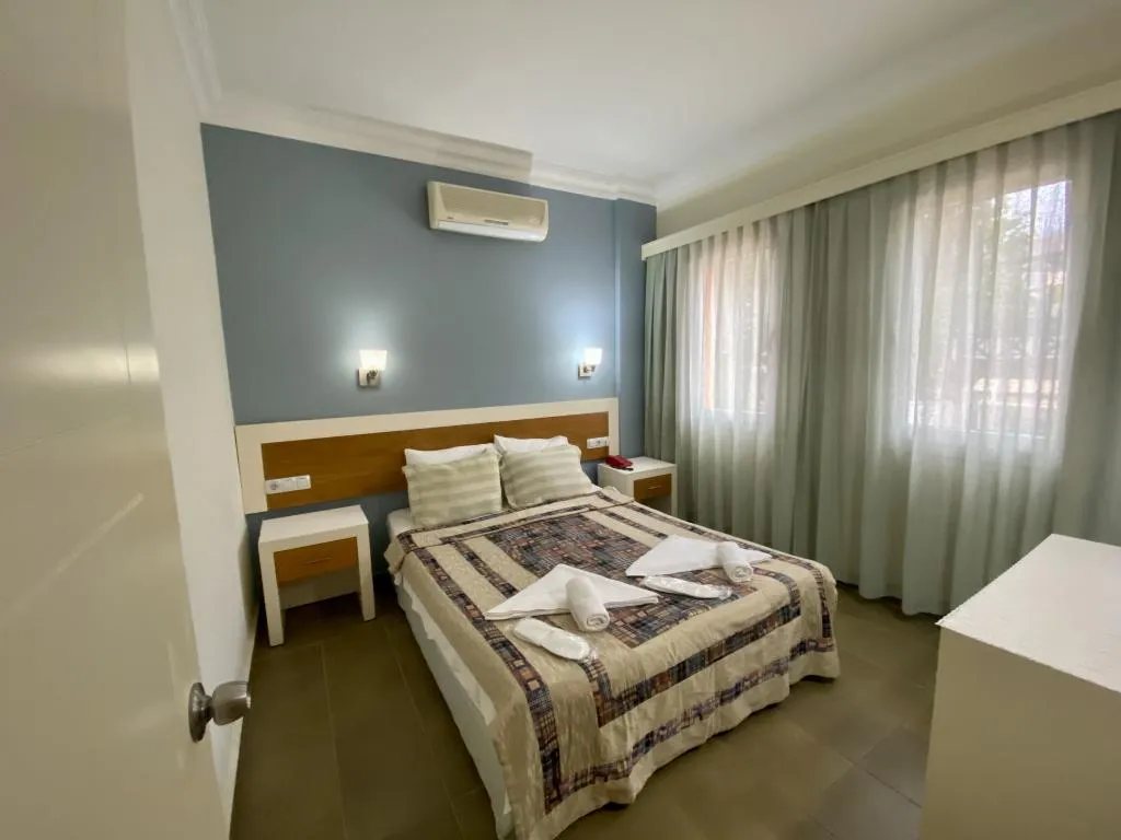 Suite,Kara ve Havuz Manzaralı,2. Kat
