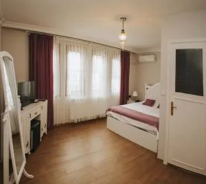 Mor Salkım Konağı