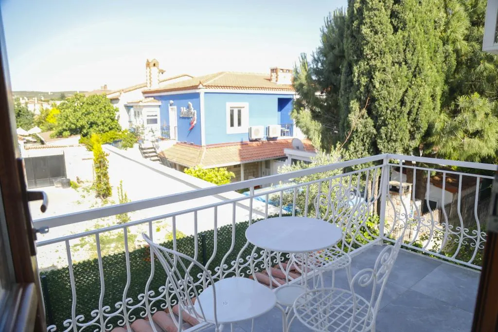 Taş Oda,Bahçe Manzaralı