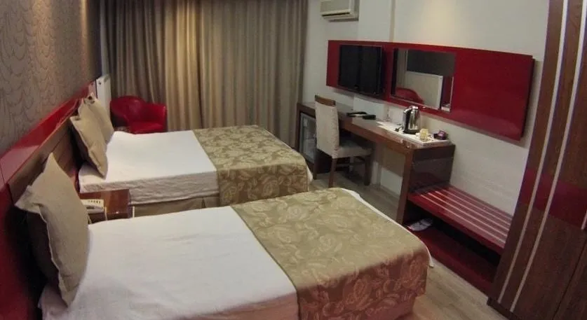 Triple,Şehir Manzaralı