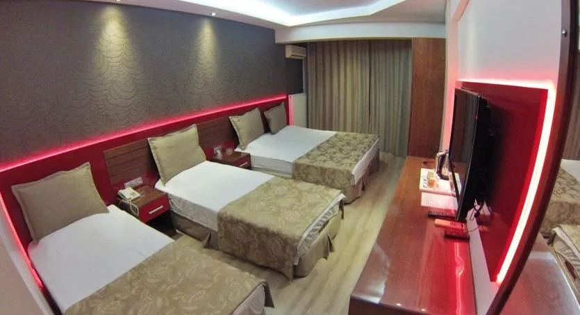 Triple,Şehir Manzaralı
