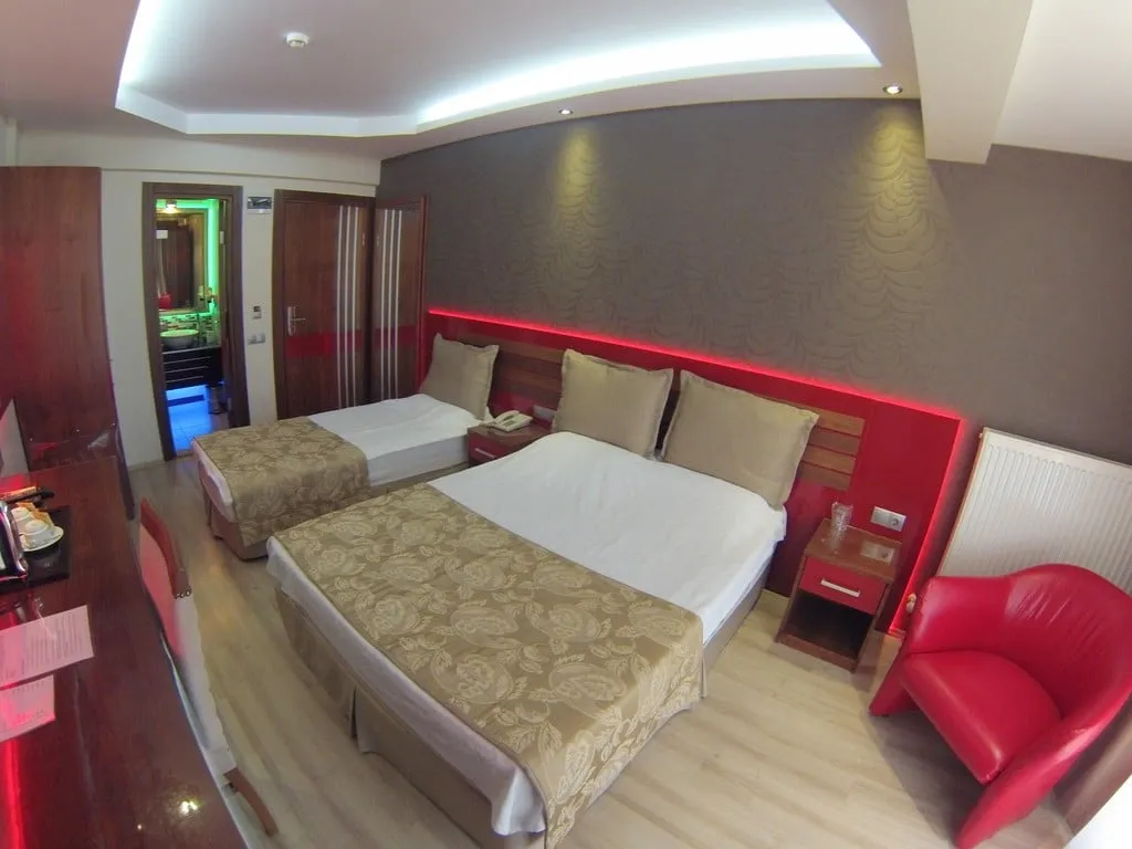 Triple,Şehir Manzaralı