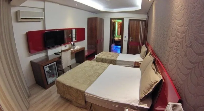 Triple,Şehir Manzaralı