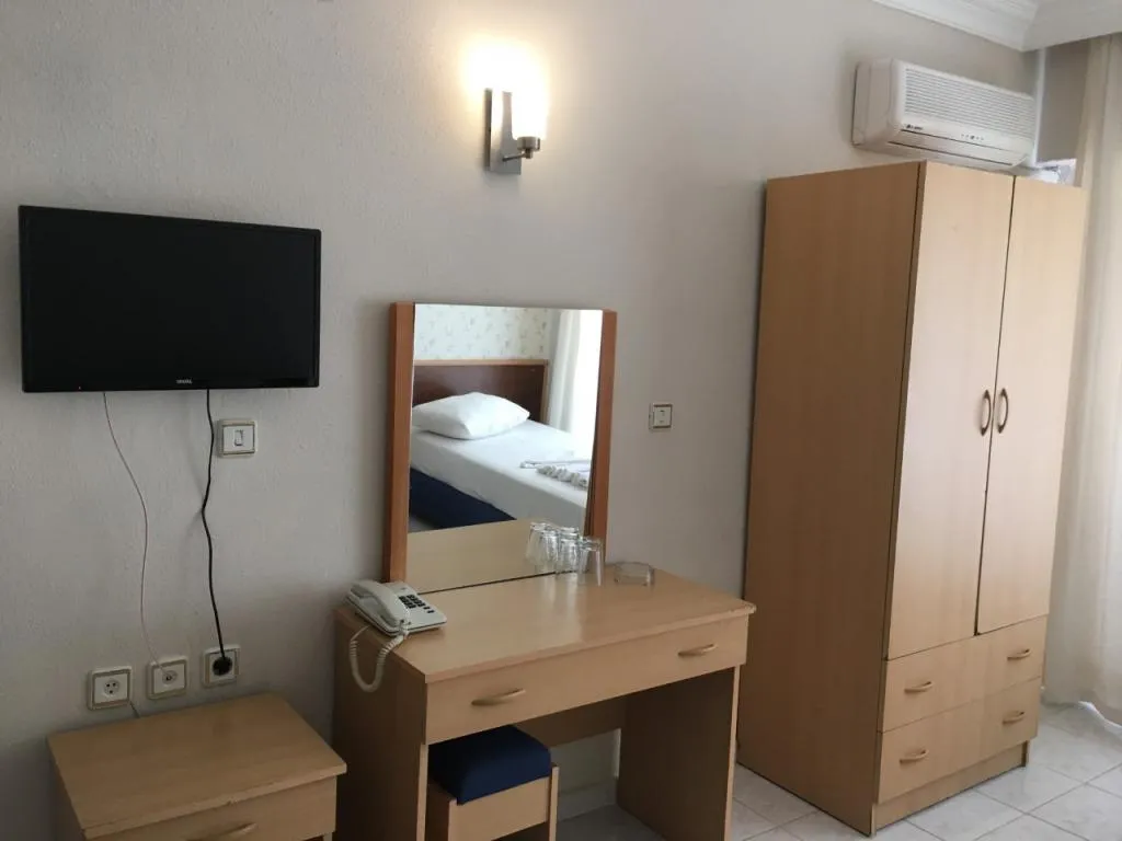 Triple,Şehir Manzaralı