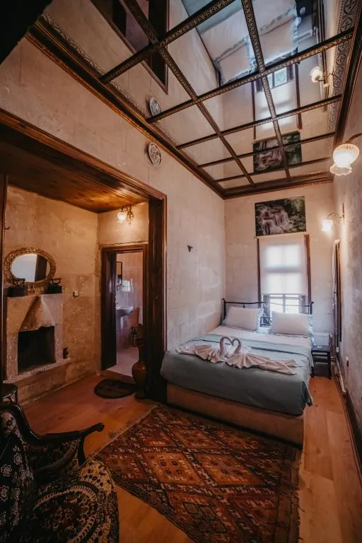 Aynalı Oda