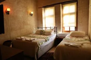 Born Hotel