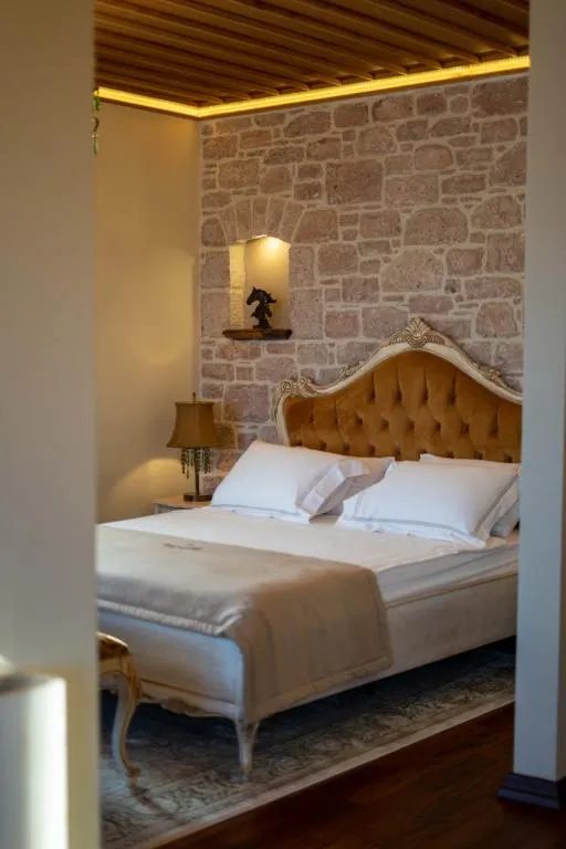 Deluxe Üç Kişilik Oda ,Havuz Manzaralı,Balkonlu