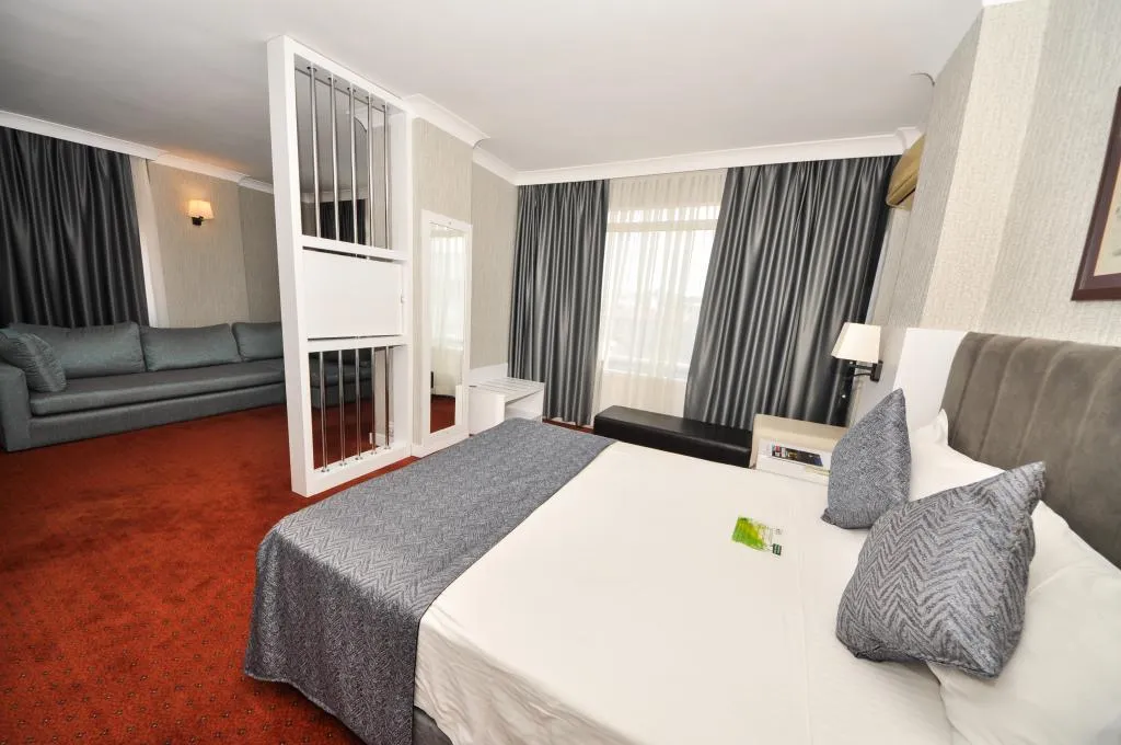 Corner Suite