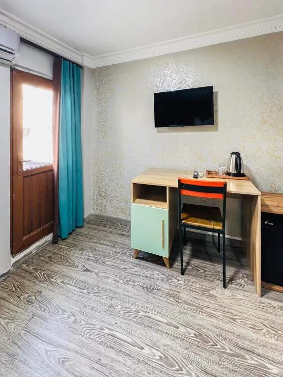 BALCONY ROOM