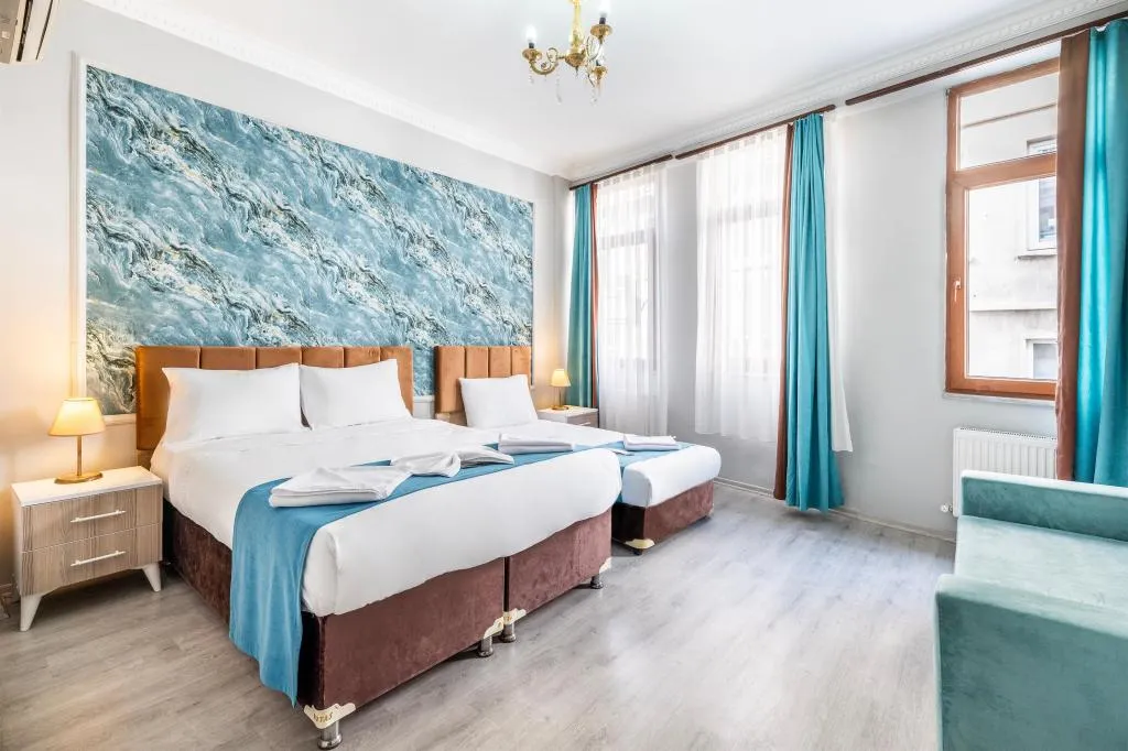 TRIPLE ROOM