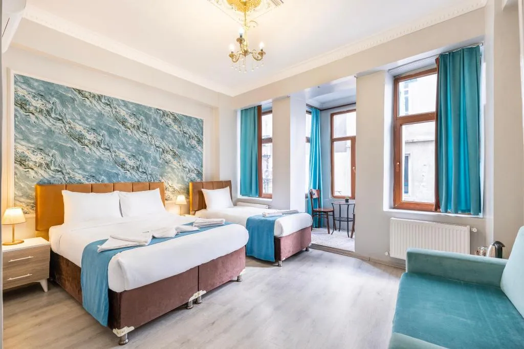 TRIPLE ROOM
