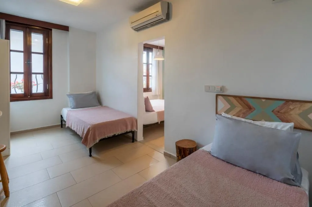 Triple, Şehir Manzaralı,