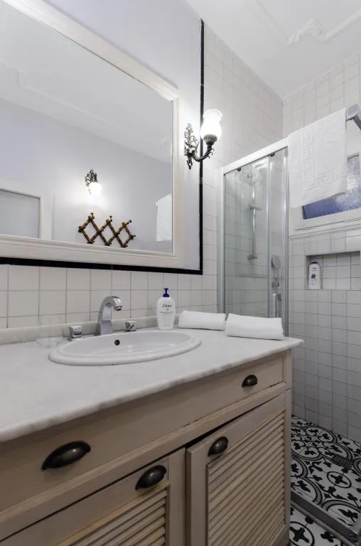 Daire-İki Yatak Odalı,Deniz Manzaralı,Balkonlu