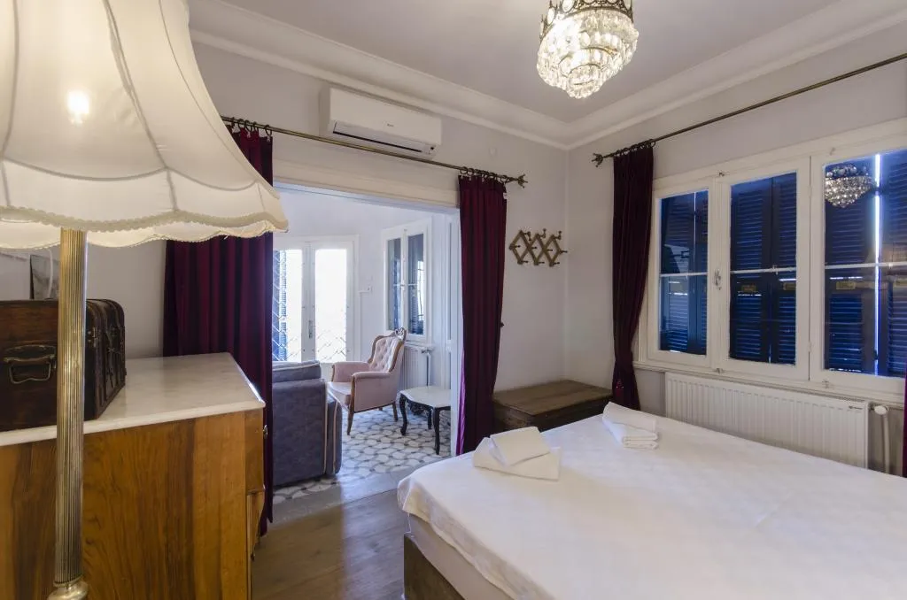 Daire-İki Yatak Odalı,Deniz Manzaralı,Balkonlu