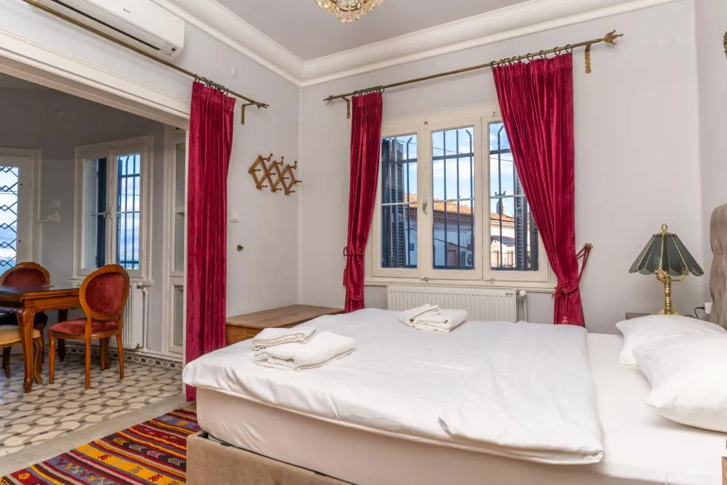 Daire-İki Yatak Odalı,Deniz Manzaralı,Balkonlu
