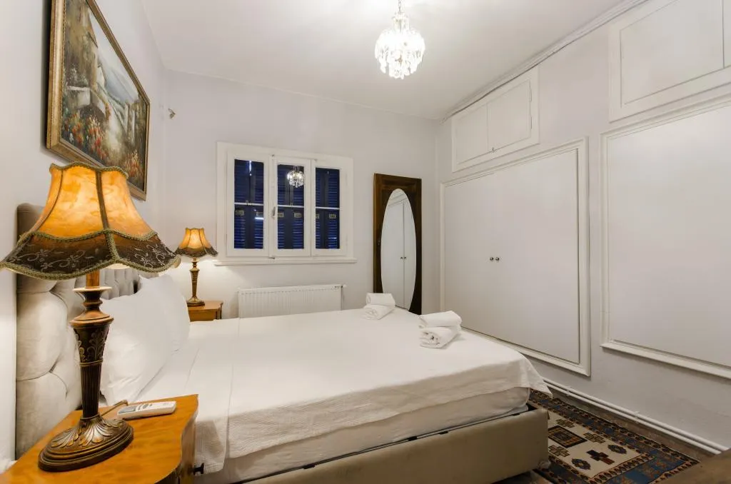 Daire-İki Yatak Odalı,Deniz Manzaralı,Balkonlu