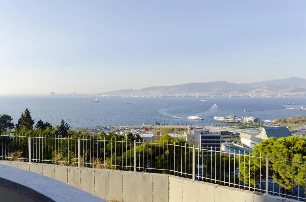 Daire-İki Yatak Odalı,Deniz Manzaralı,Balkonlu